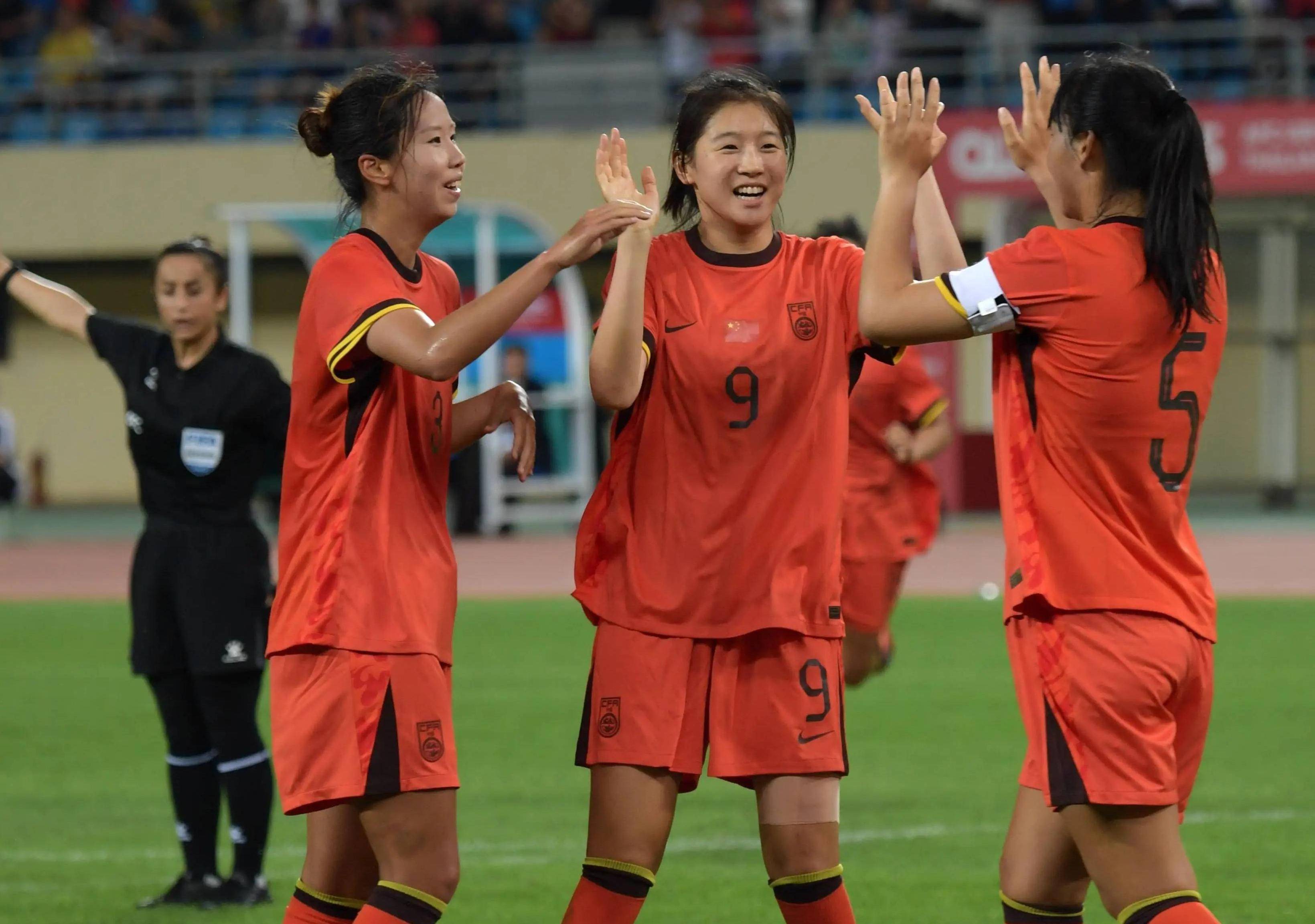 中国女足大比分击败对手,晋级下一轮 中国女足大比分击败对手,晋级下一轮