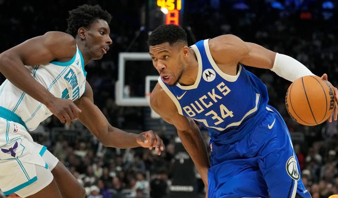 开云体育在线-美国男篮险胜黄蜂，布拉德利惊艳世界