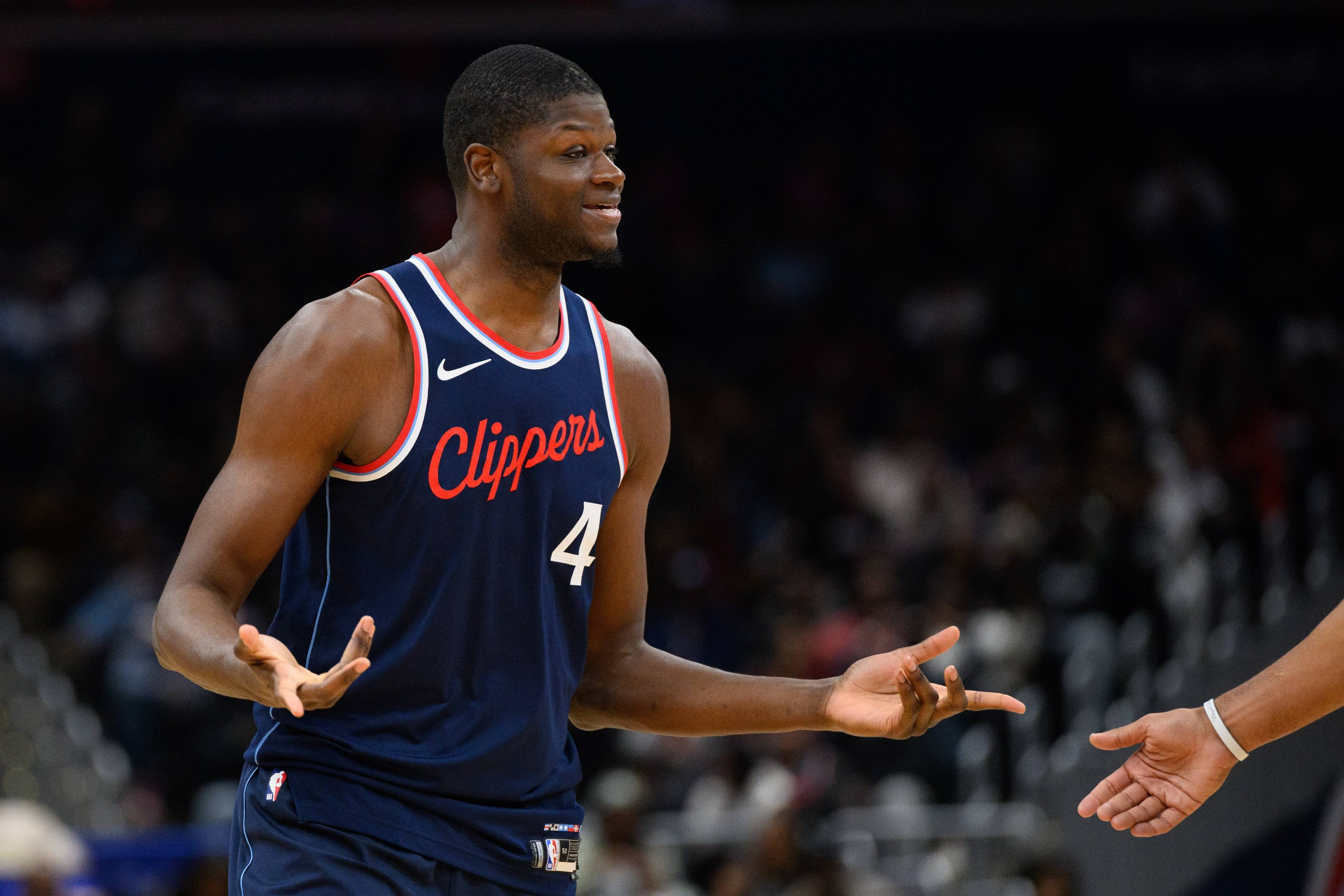 奇才强势76人，艾顿统治全场的简单介绍