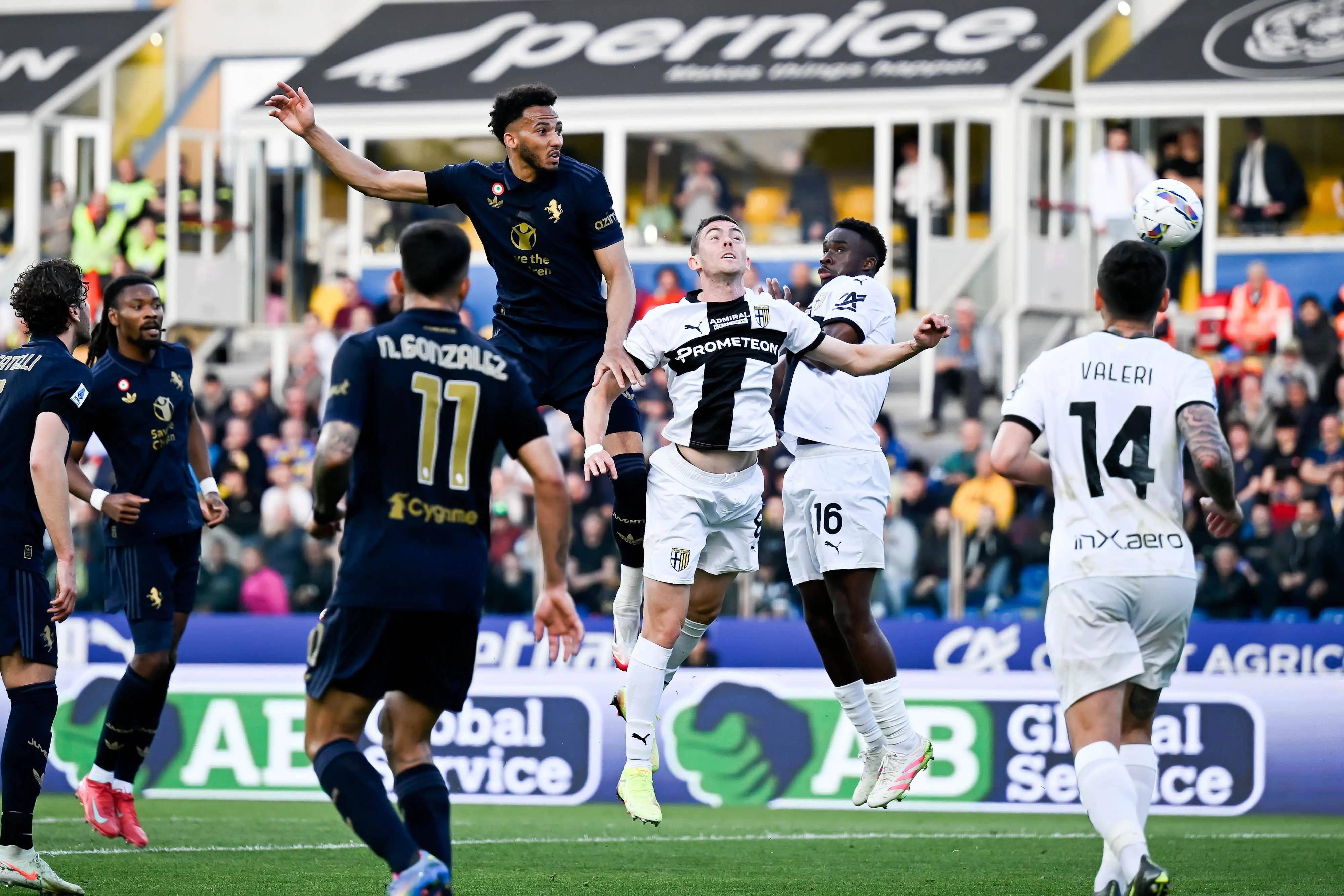 包含帕尔马中场：球队目标是赢得每一场比赛的词条