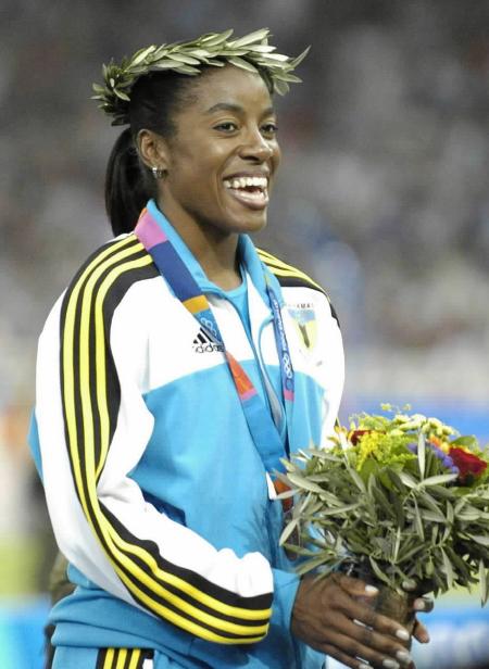 包含巴哈马运动员表现出色，夺得铜牌的词条