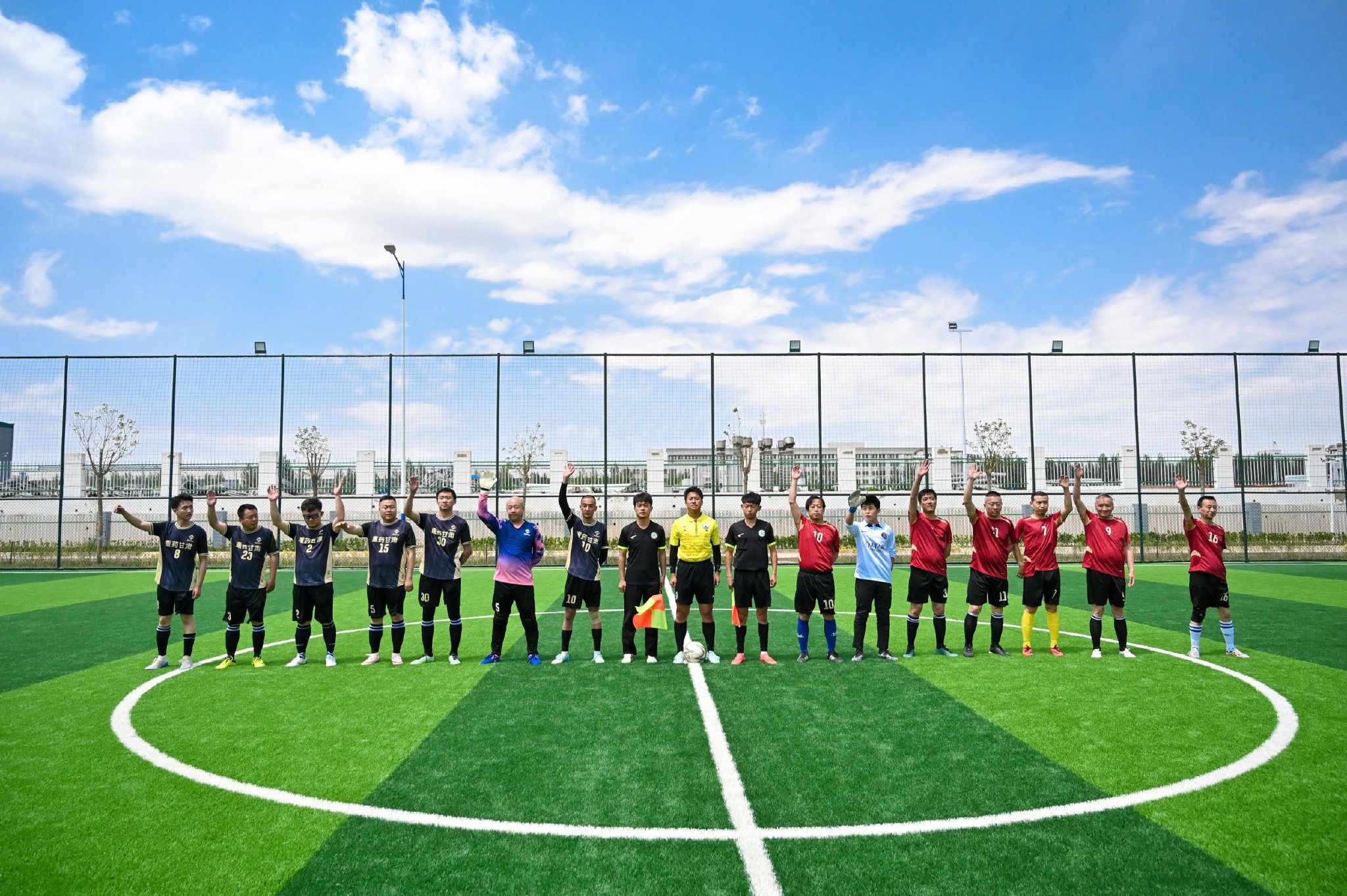 关于中国运动员群英聚，团结协作赢得信念的信息