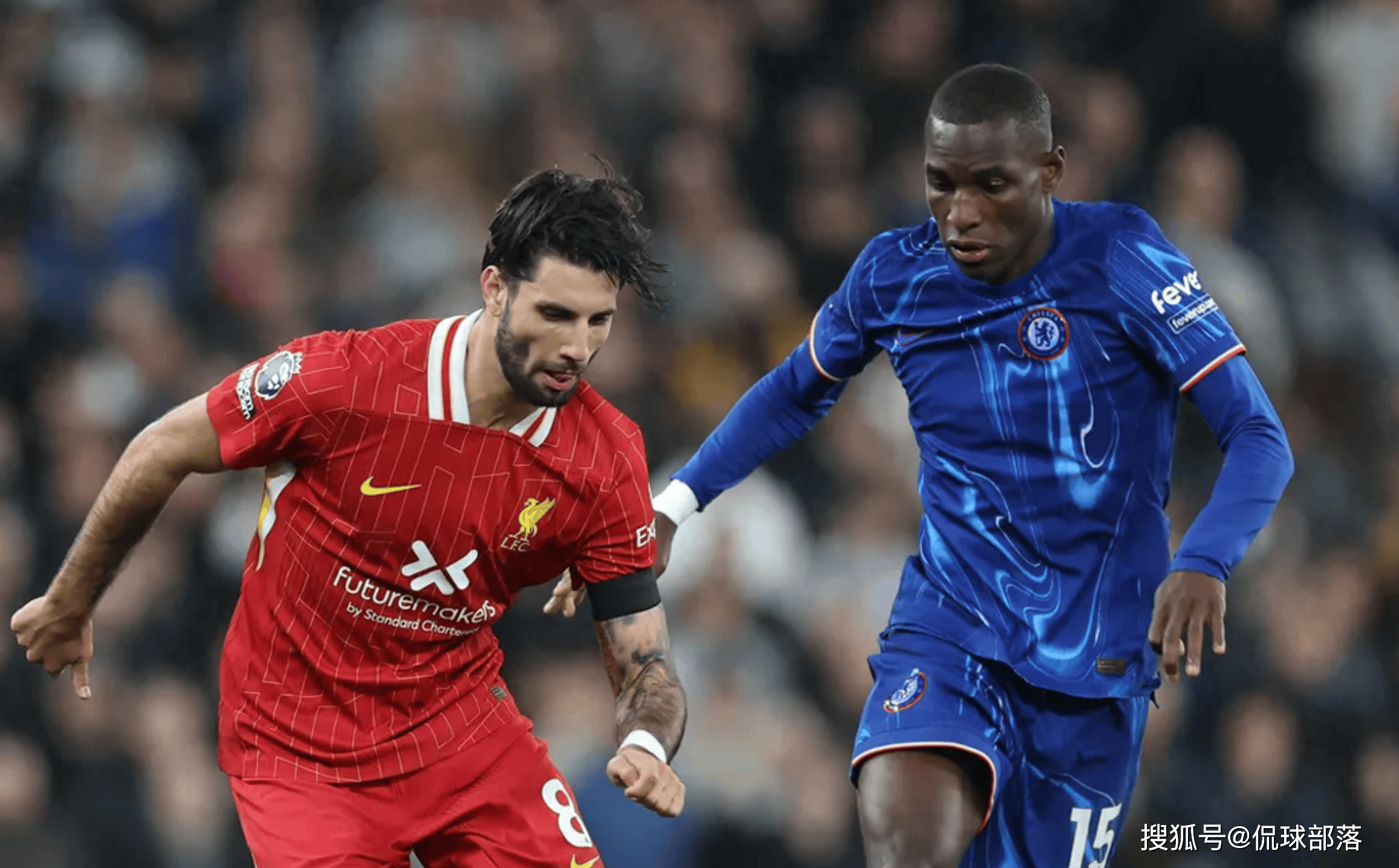 一场令人期待的足球大战即将打响，赛前气氛火热的简单介绍