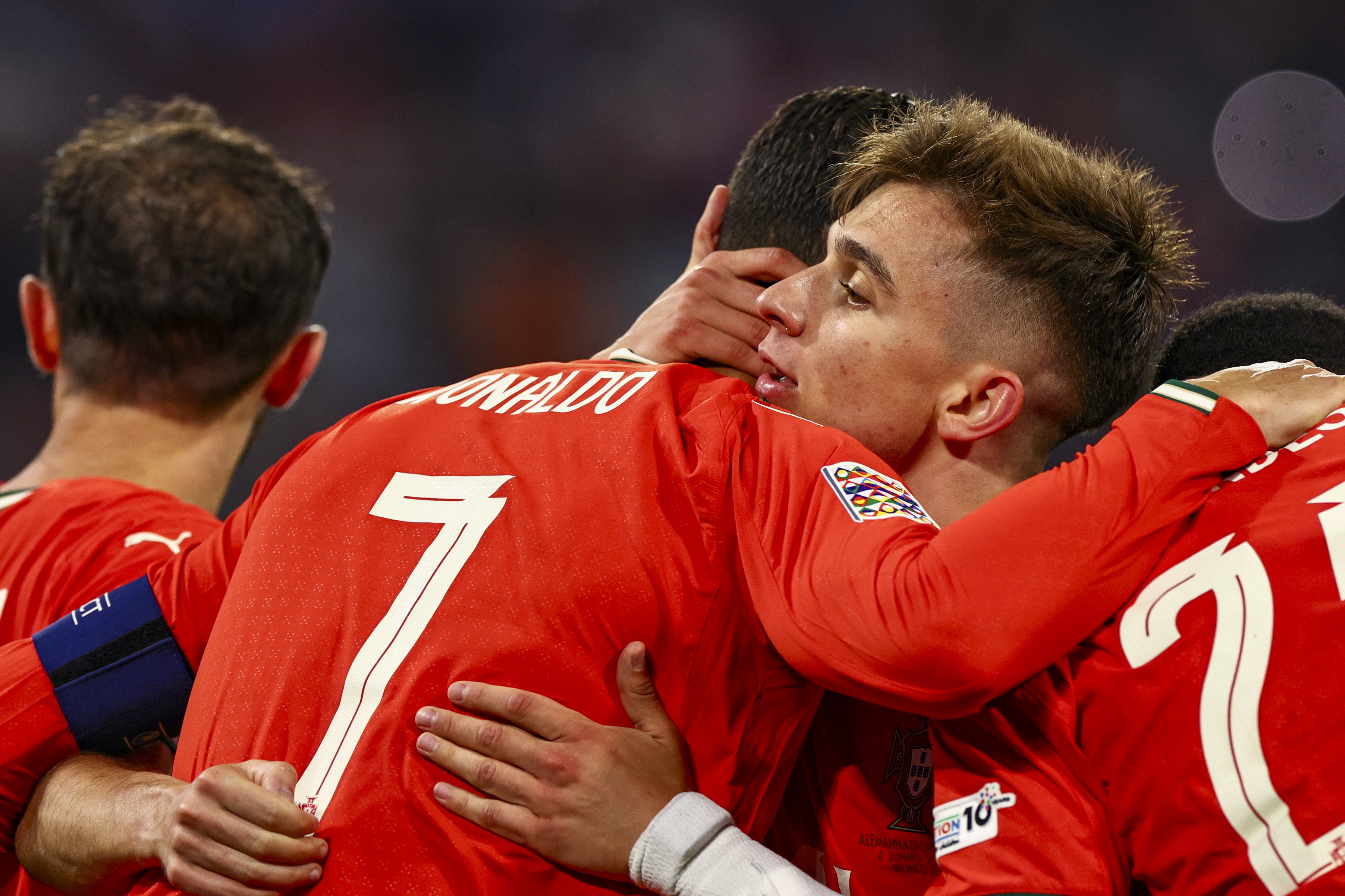 葡萄牙队大胜卢森堡，轻松晋级欧锦赛！