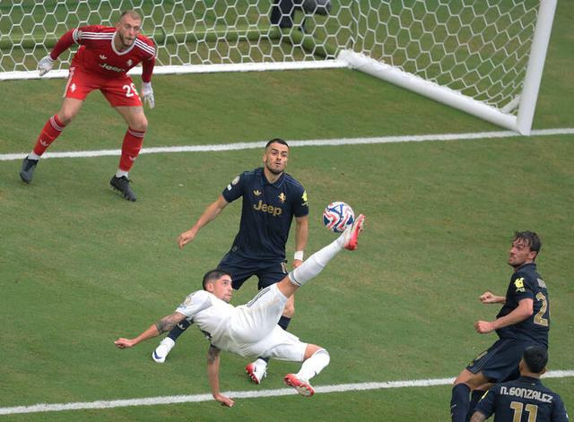 巴拉圭队长连场攻破对方球门