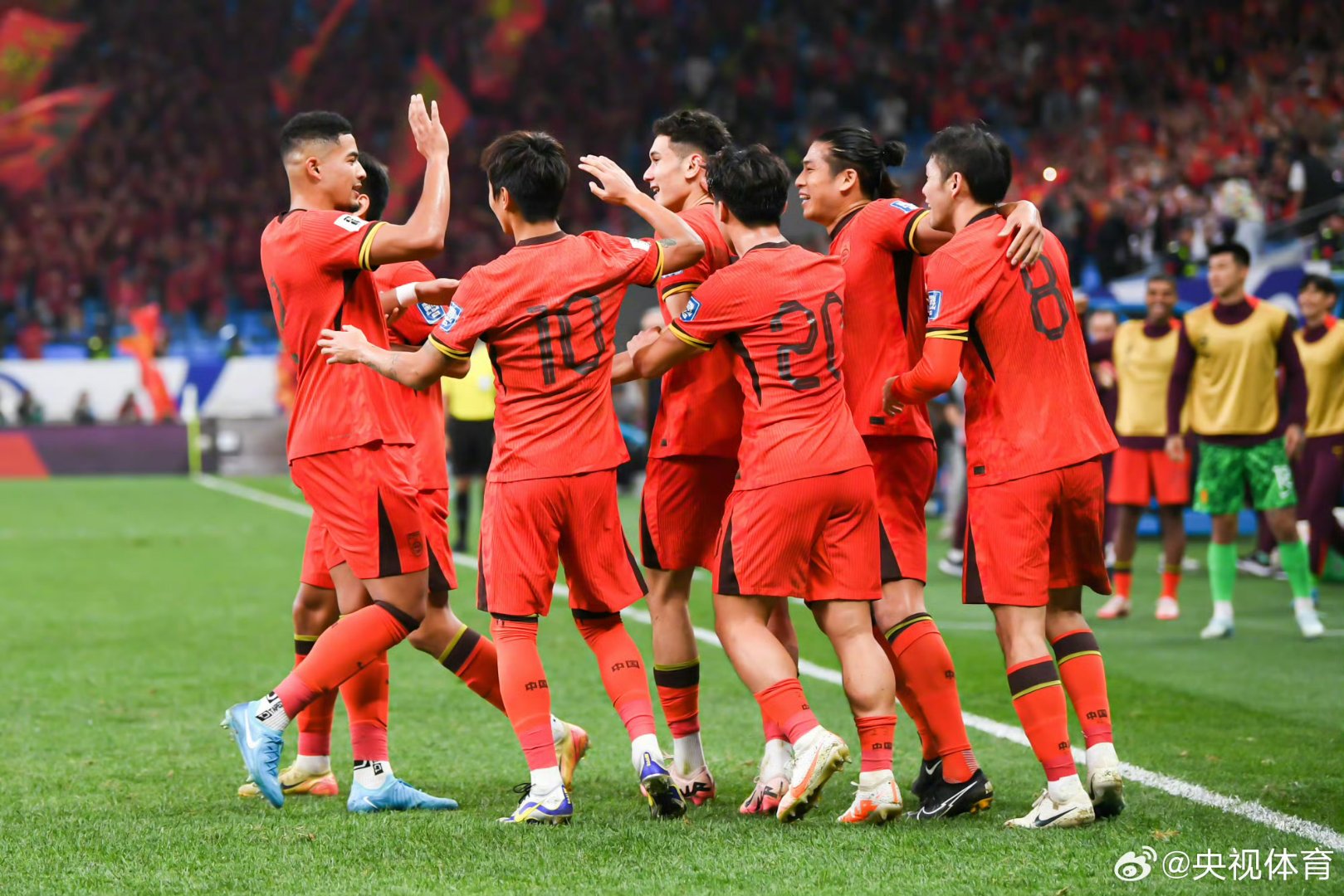 足球联赛的惊险比拼，胜负尽在一瞬间的简单介绍