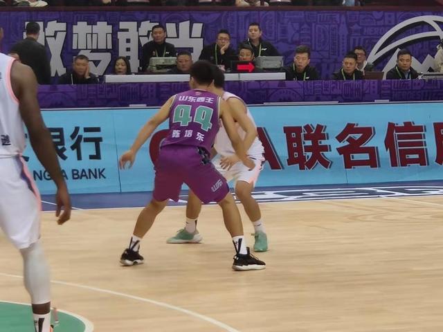 开云体育app-湖北男篮遭遇主场溃败，全队反思备战下轮