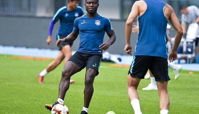 开云体育登录-天津泰达队员备战关键比赛，目标拿下三分