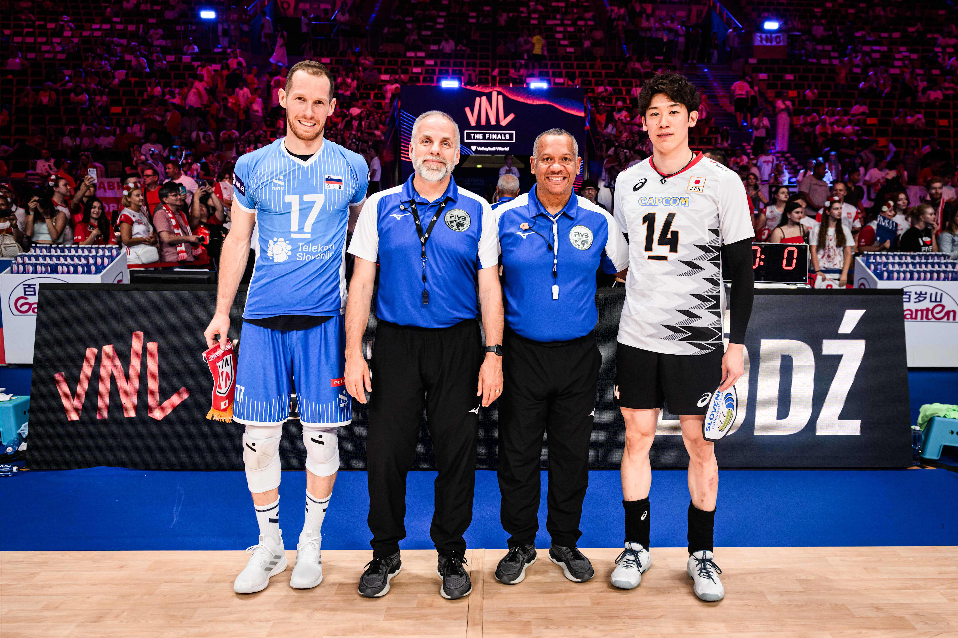 斯洛文尼亚足球协会派代表谋求国际合作，积极参与国际赛事的简单介绍