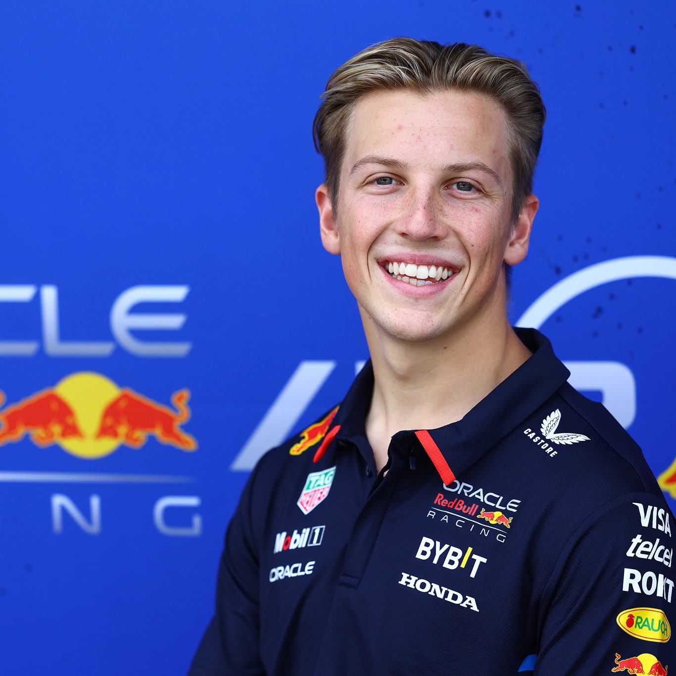 包含哈斯车队绝杀红牛二队，佩雷兹关键制胜的词条