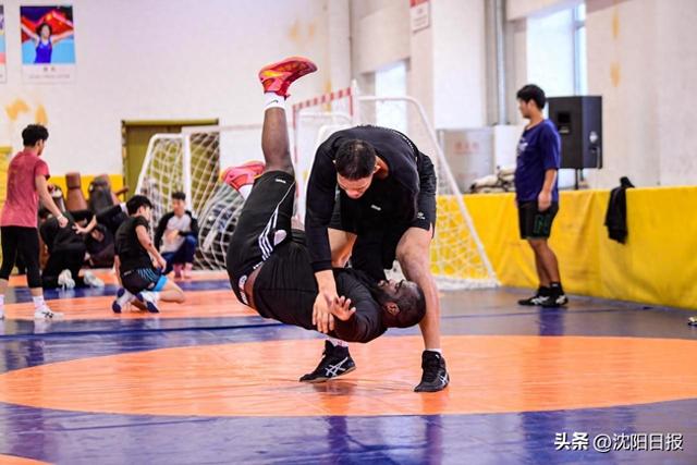 关于拼尽全力！球员全力冲刺，积极备战联赛的信息