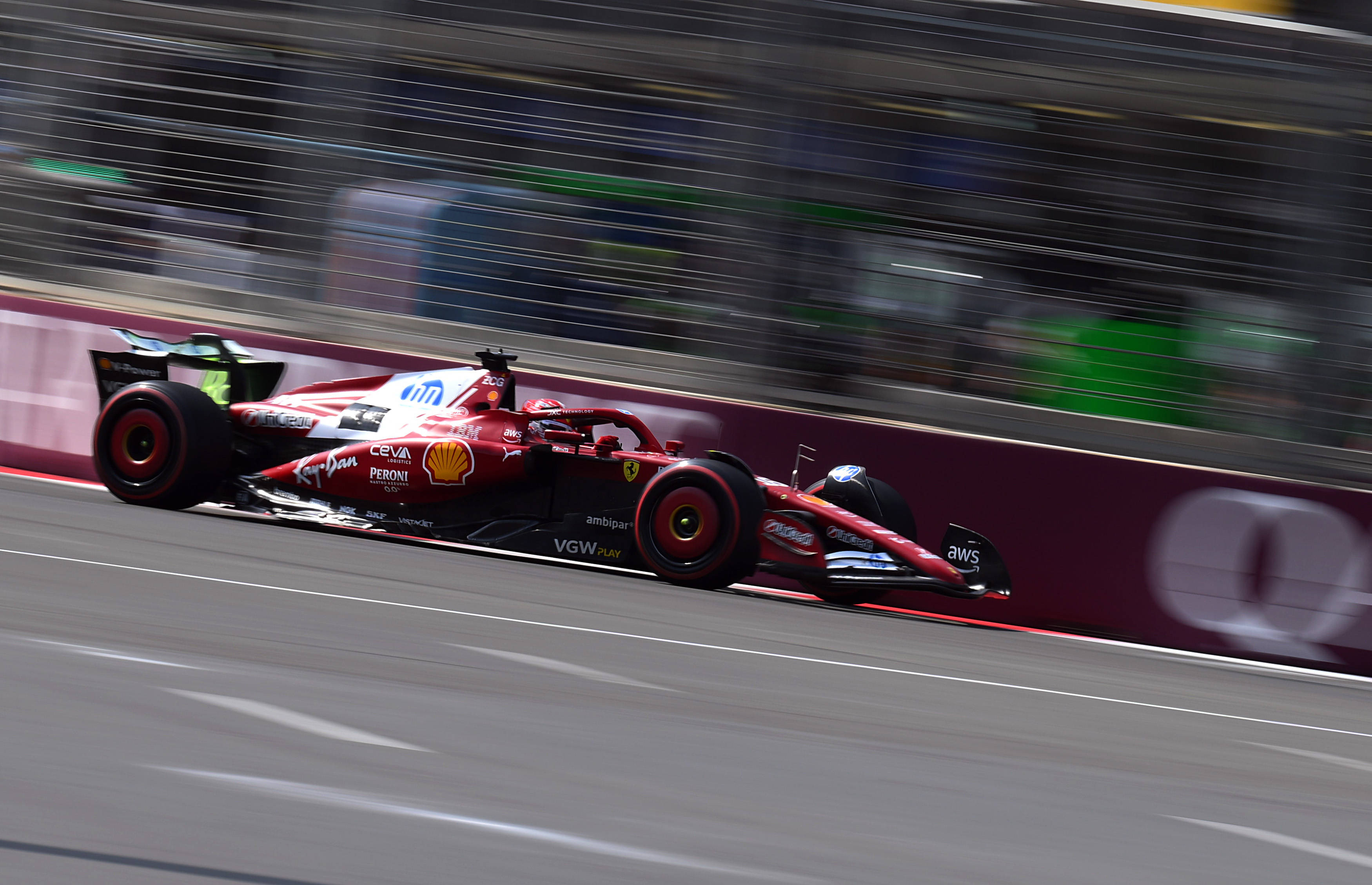 法拉利险胜迈凯伦,汉密尔顿高光表现的简单介绍 法拉利险胜迈凯伦,汉密尔顿高光表现的简单介绍