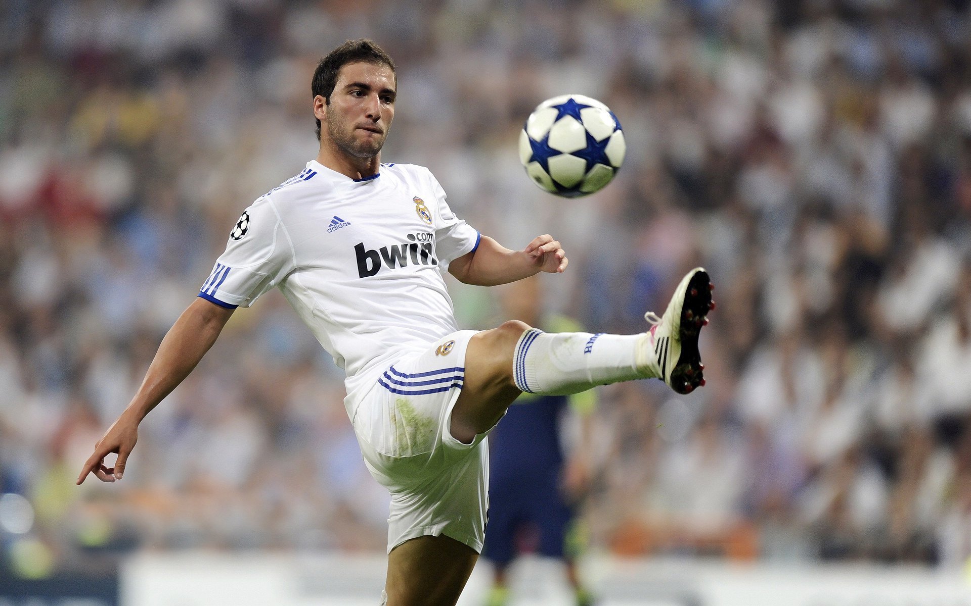 奥亚尔萨瓦尔硬仗之王本色尽显，尼日利亚力克雷恩背后的战术密码